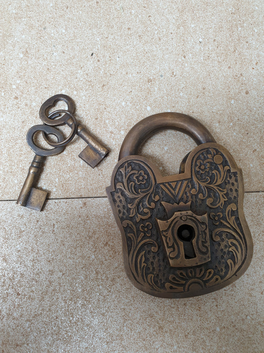 Vintage Victorian Classic old PADLOCK