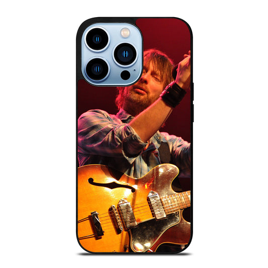TOM YORKE AND GUITAR RADIOHEAD iPhone 13 Pro Max Case Cover
